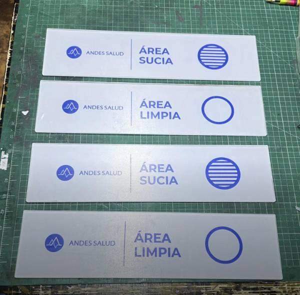 Señalética de áreas en clínica